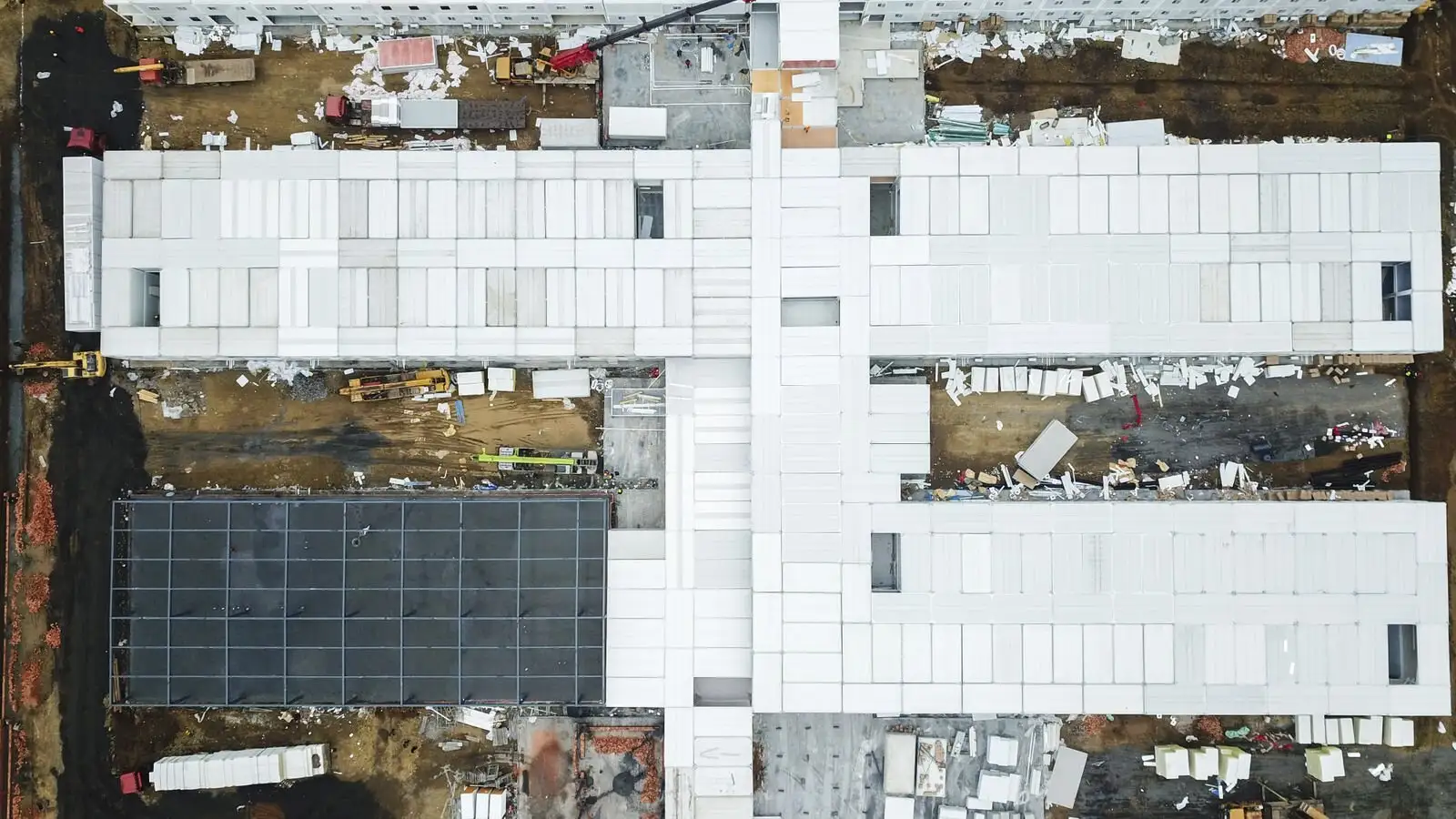 Ansamblul șantierului văzut din dronă la finalizarea structurii
